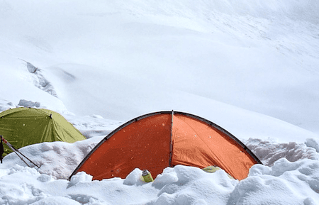 tent in snow barrier